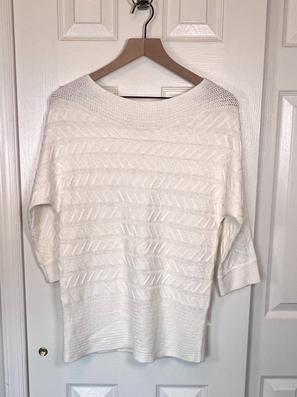 New York & Company Cream Boatneck 3/4 Sleeve Knit Sweater Size Med